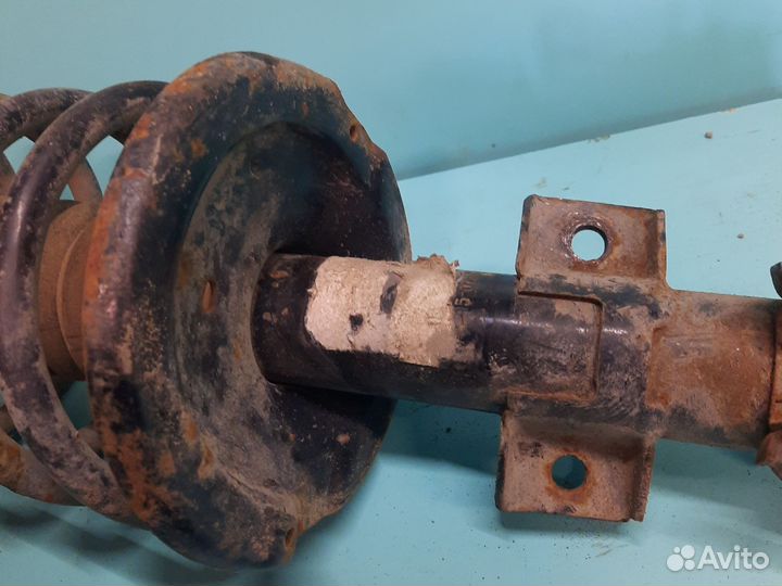 Стойка амортизатора передняя левая Volvo s80