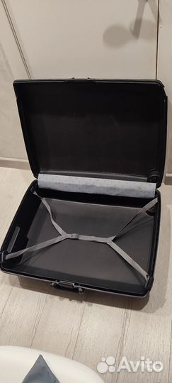 Противоударный фирменный чемодан Samsonite