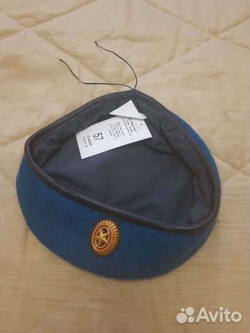 Берет шерстяной голубого цвета