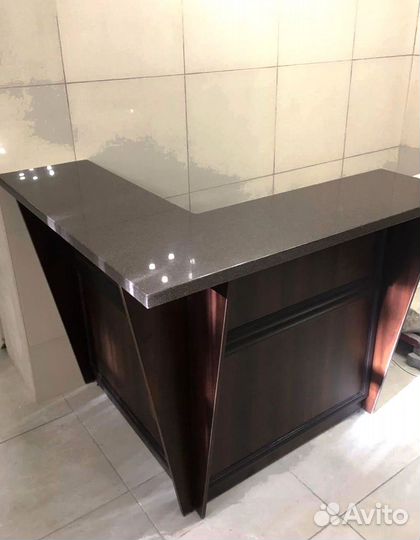 Ресепшн для офиса из искусственного камня