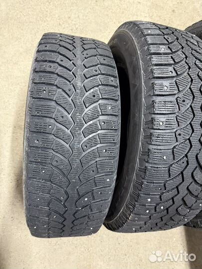 Bridgestone Blizzak Spike-02 215/65 R16 98T