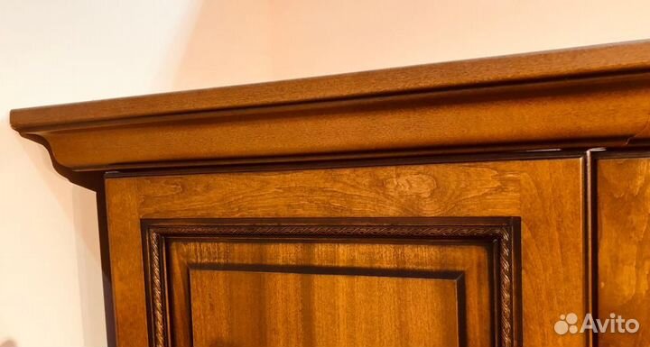 Книжный шкаф массив