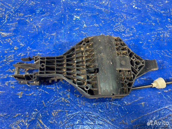 Кронштейн ручки двери задний левый Land Rover