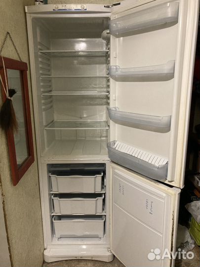 Холодильник бу indesit