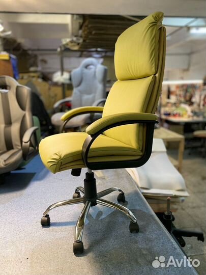 Офисное кресло