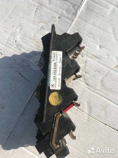 Блок предохранителей Mercedes E-Class W124