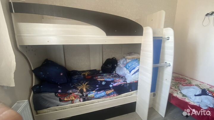 Двухъярусная кровать б/у