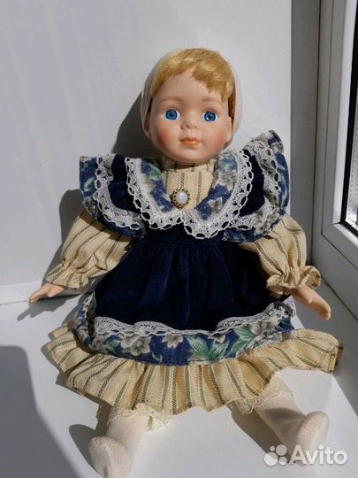 Кукла коллекционная фарфоровая