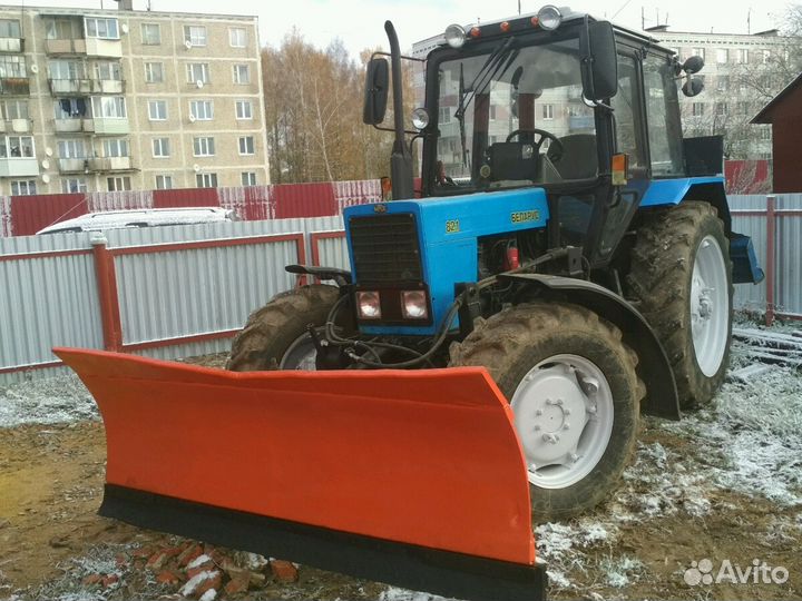 Трактор мтз-82 с лопатой для снега и щёткой