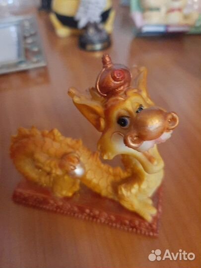 Статуэтки разные