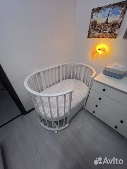 Кроватка для новорожденных с маятником