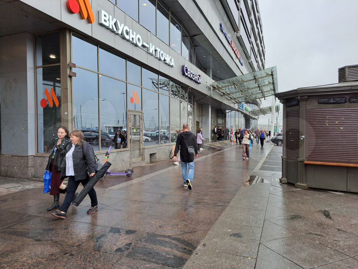 Торговля, Ювелирка, Обувь у метро 53,8 м²