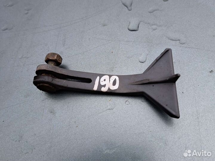 Язычок открывания капота на Мерседес Е124 190 w201