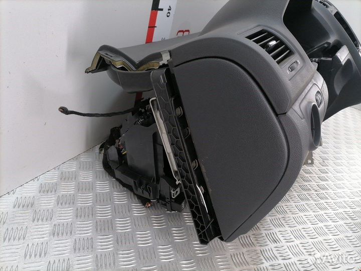 Торпедо (панель передняя) для Volkswagen Jetta 5