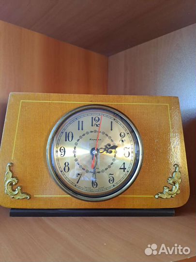 Настольные часы Янтарь, кварц