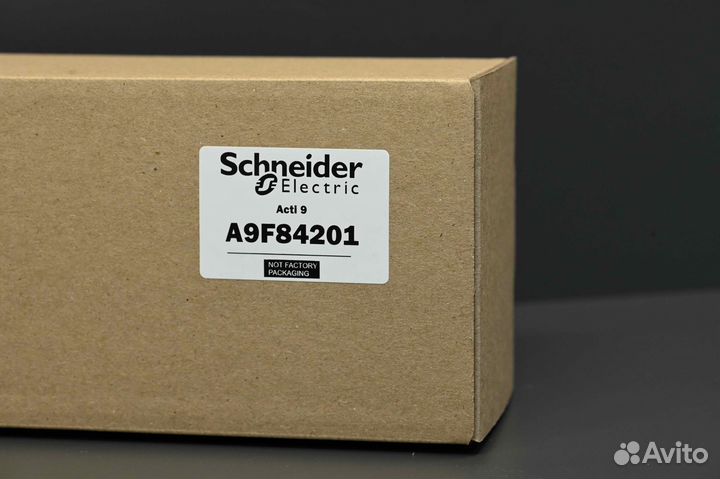 Schneider Electric A9F84201 новое, 2 шт