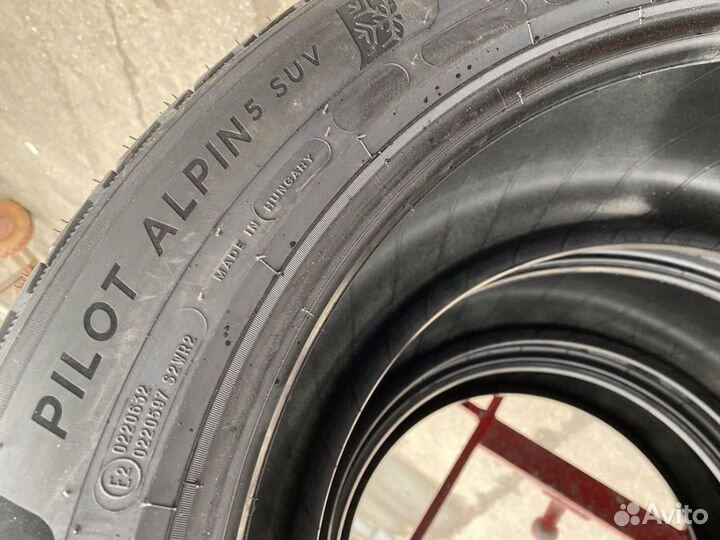 Michelin Pilot Alpin 5 SUV 285/45 R22 и 325/40 R22 114V