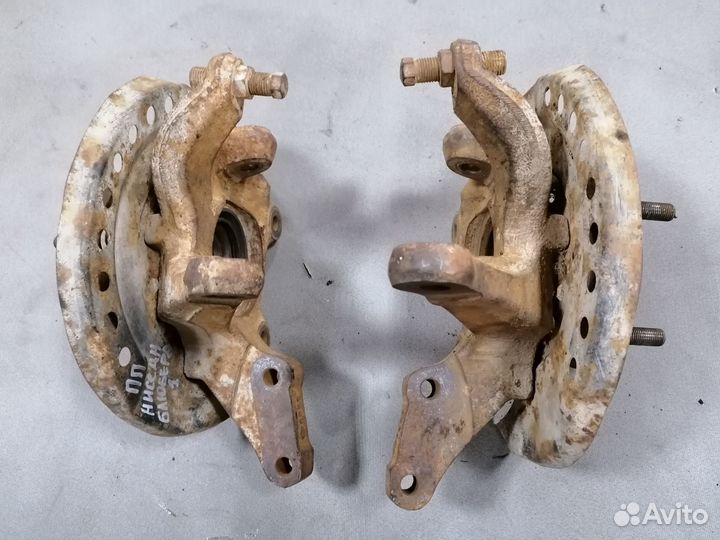 Кулак поворот.перед.Nissan Bluebird CD20 2.0 1987