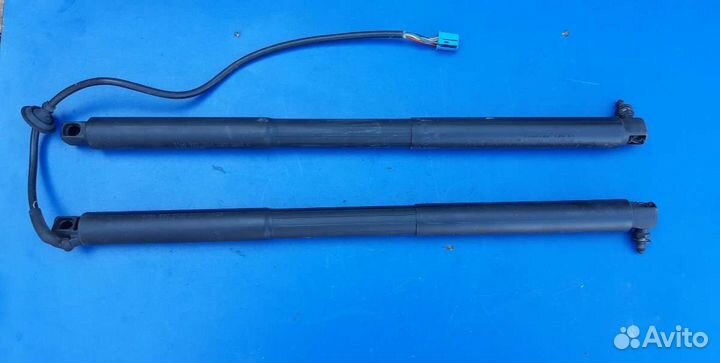 Амортизатор багажника Mercedes GLS X166 2015г. A16