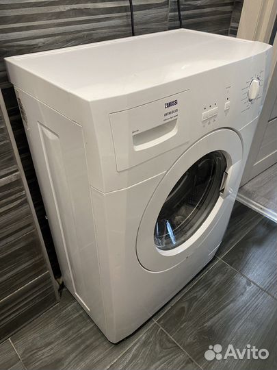 Продам стиральную машинку Zanussi б/у