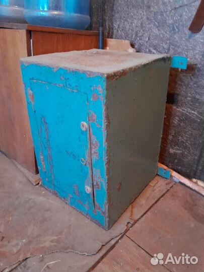 Сейф металлический