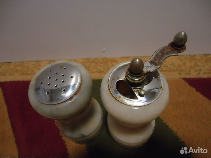 Солонка и перечница мрамор