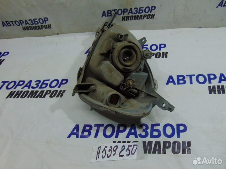 Фара правая для Toyota Yaris 1 1999-2005г