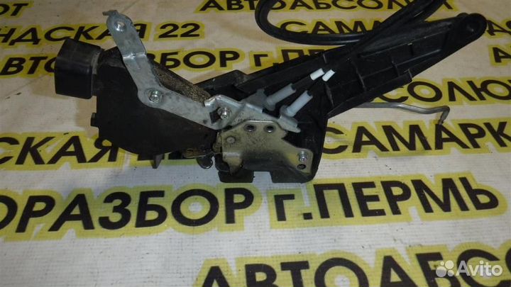 Замок двери передней правой Toyota Corolla (E120)