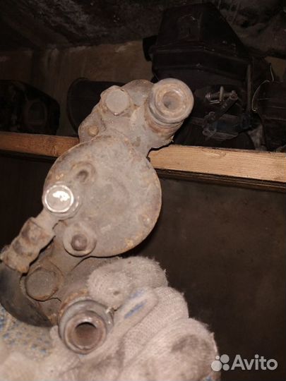 Суппорт передний левый на mazda 323 familia