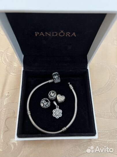 Браслет Pandora с шармами