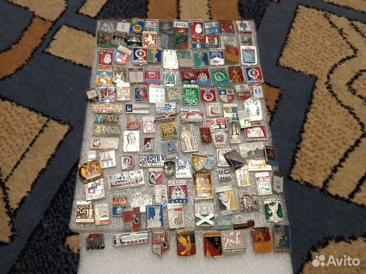 Значки гербы города