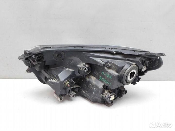 Фара правая Toyota RAV4