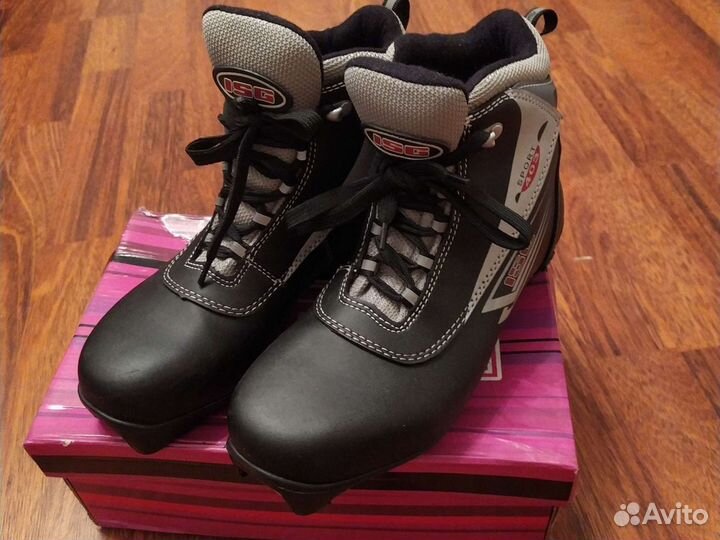 Лыжные ботинки