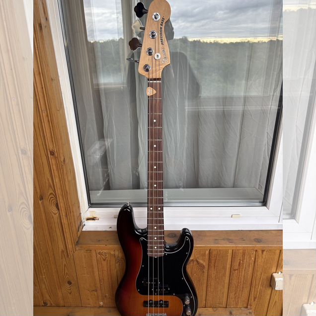 Басс-гитара Fender American Precision Bass