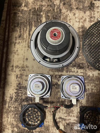 Сабвуферы и колонки