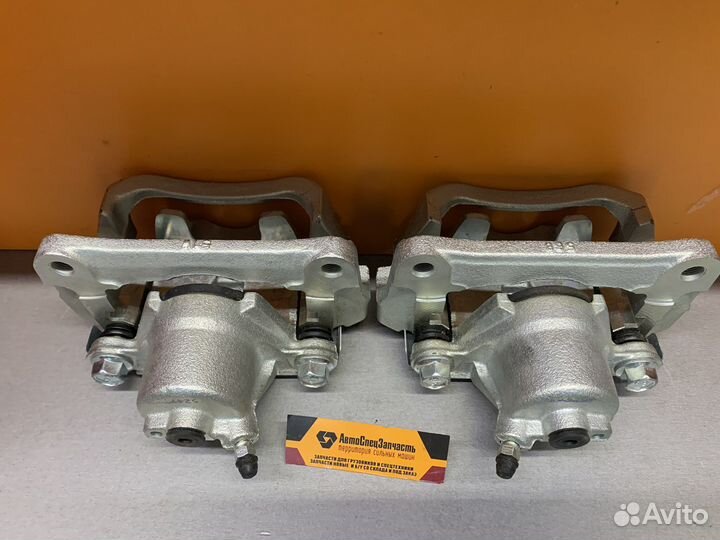 Суппорт задний левый Toyota Land Cruiser 200