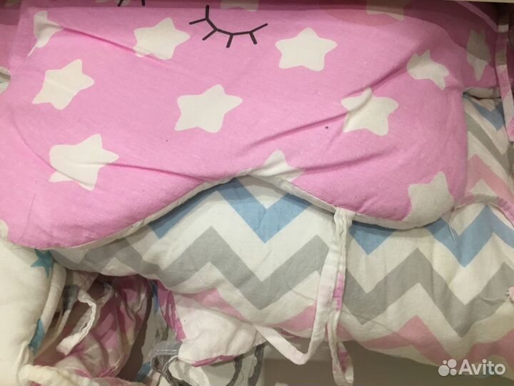 Детская кроватка с маятником и ящиком