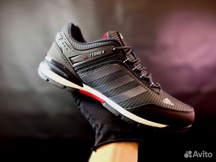 Кроссовки Adidas эргономичные