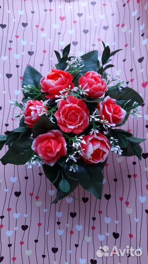 Мыльный букет из 7 цветов в кашпо. Розы и пионы