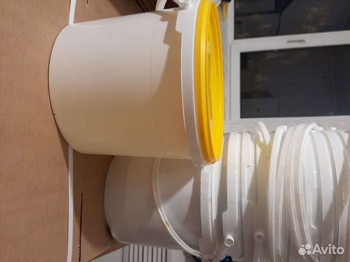 Ведро пластиковое с крышкой 5 литров