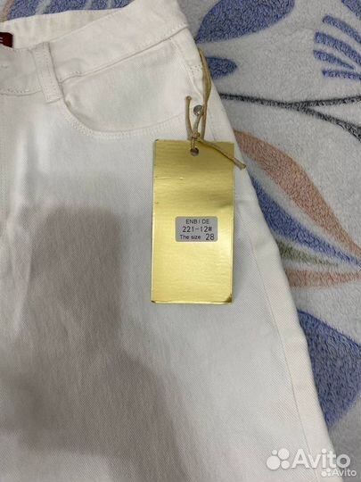 Джинсы бананы белые