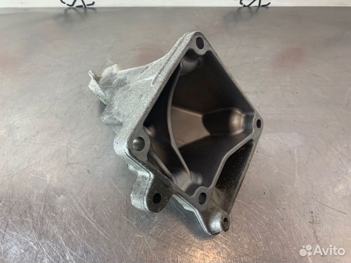 Кронштейн двигателя левый Mercedes E-Class A207