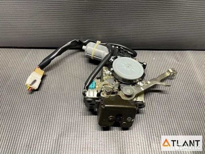 Замок 5-й двери toyota hilux surf