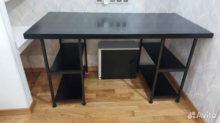 Письменный стол из массива сосны