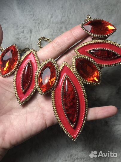 Вечернее колье красные камни