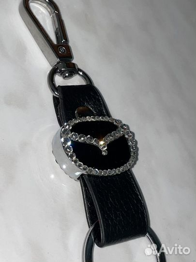 Брелок Mazda Мазда со стразами