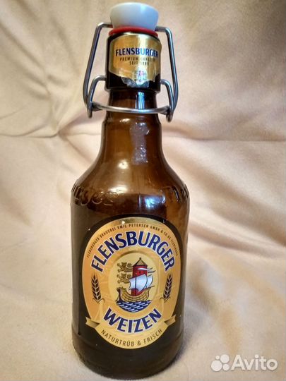 Бутылка стеклянная от пива с бюгельной крышкой