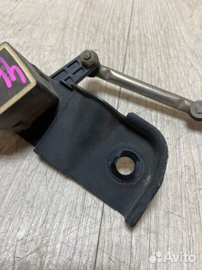 Датчик высоты дорожного просвета передний правый