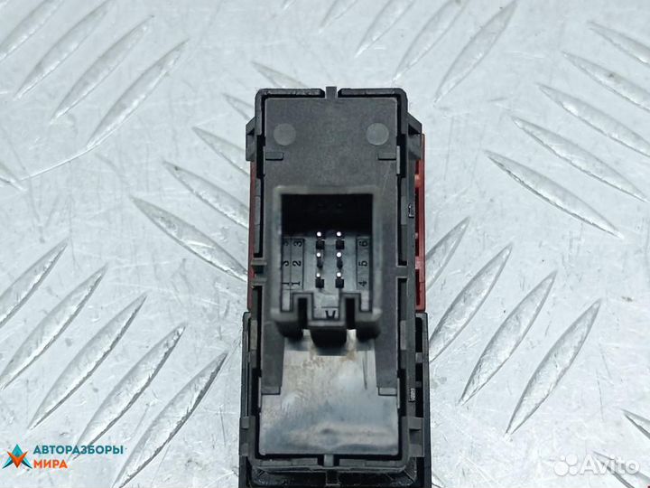 Кнопка аварийной сигнализации Skoda Rapid 2015