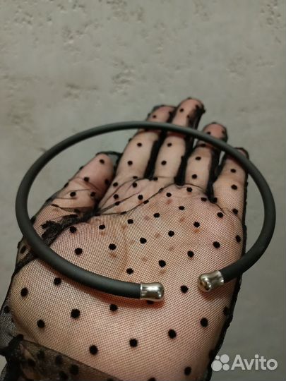 Минималистичный чокер из каучука